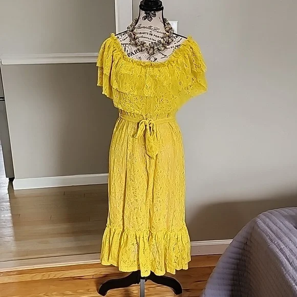Zara yellow dress Zara yellow dress